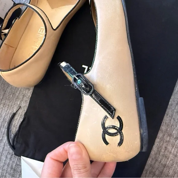 CHANEL Vintage Beige Leather Mary Jane Flats with Black Patent Cap Toe - Picture 5 of 8